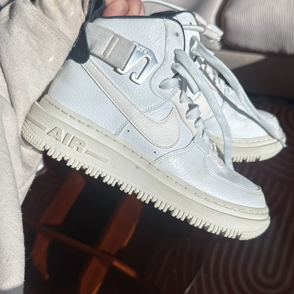 Nike Utility High Sneakers - Picture 3 of 16